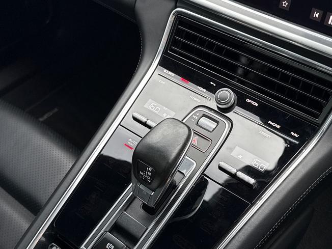 PORSCHE Panamera Photo 41