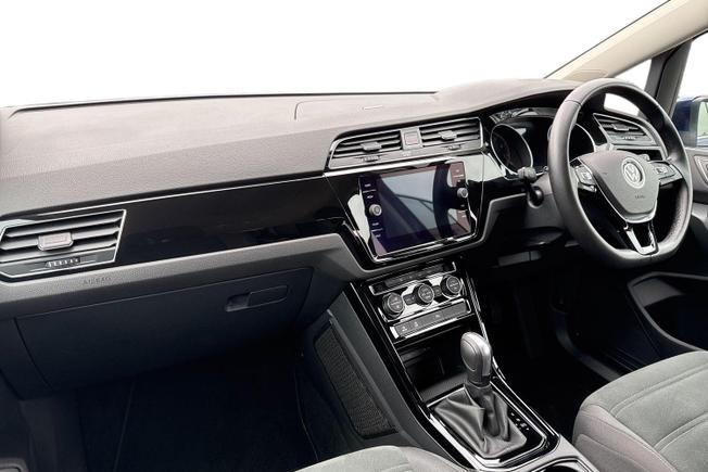VOLKSWAGEN Touran Photo 2