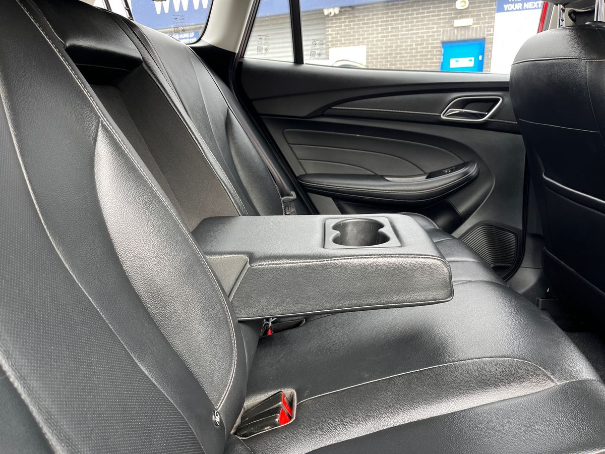 MG MG5 Photo 28