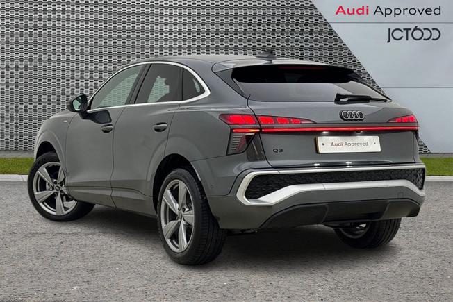 AUDI Q3 Photo 3