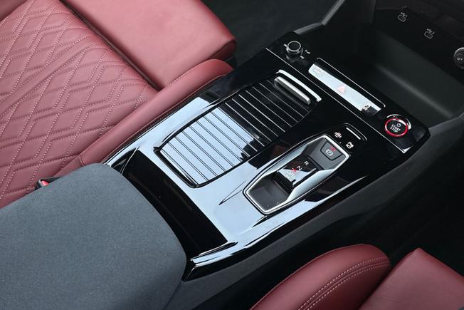 AUDI Sq6 E-Tron Photo 35