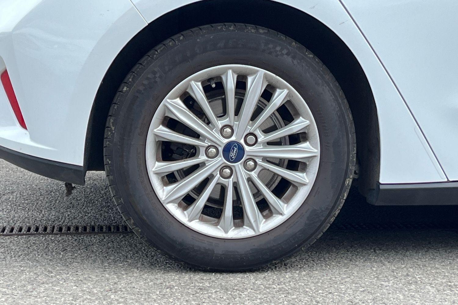 Ford FOCUS Photo 7