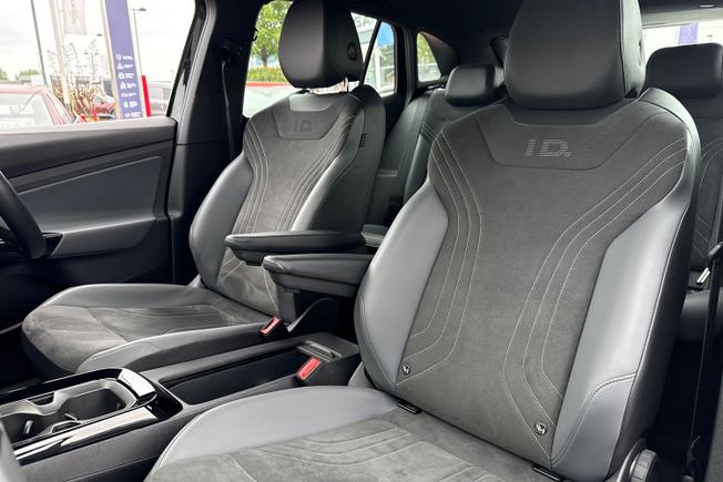 VOLKSWAGEN ID.4 Photo 21