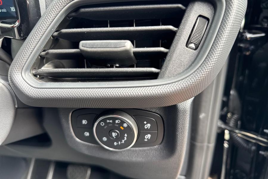 Ford E-TRANSIT COURIER Photo autoimg-874bea16a519f06ee639e53129b9b3f319ce2b0c.jpg