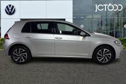 VOLKSWAGEN Golf Photo 4