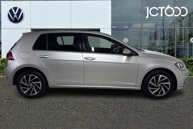 VOLKSWAGEN Golf Photo 4