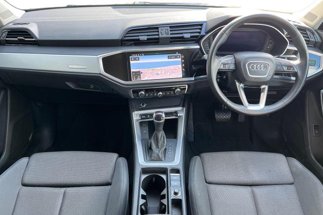 AUDI Q3 Photo 10