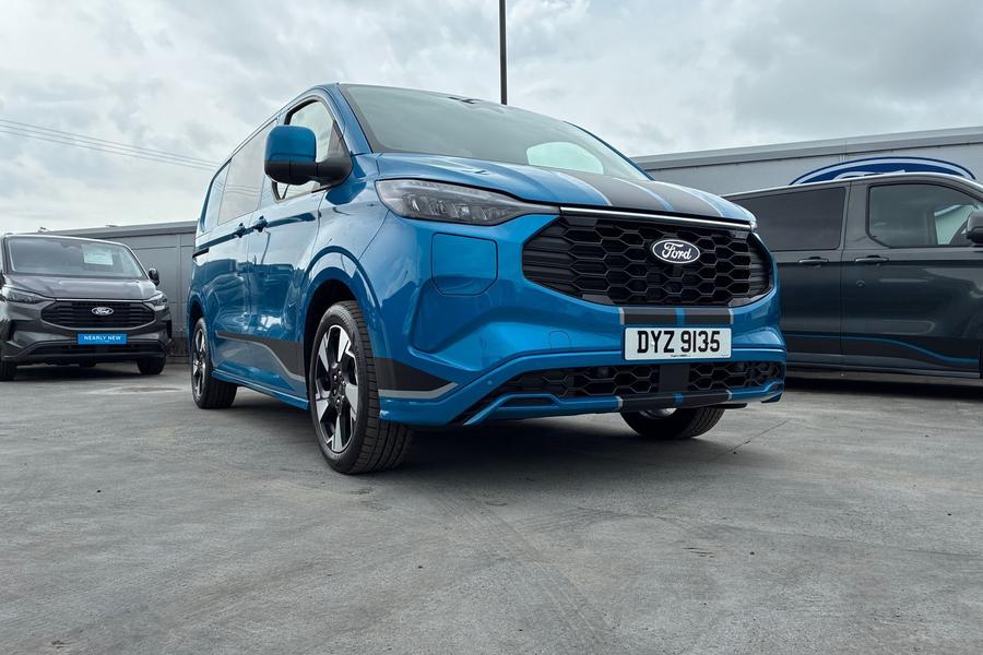 Ford TRANSIT CUSTOM Photo autoimg-8759b927892e8d12d7d2b9d36d87f4ff8672faa7.jpg