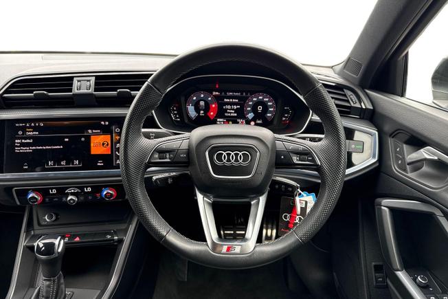 AUDI Q3 Photo 11