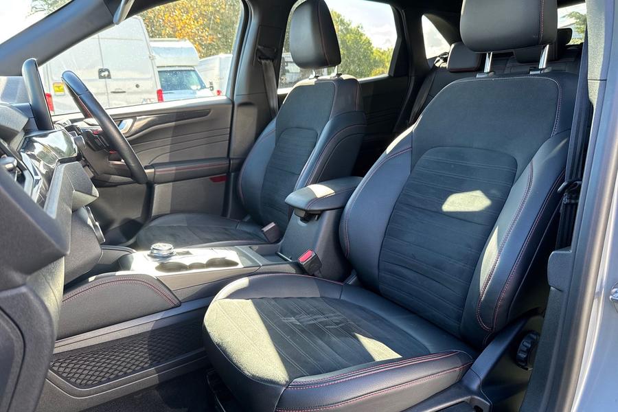 Ford KUGA Photo autoimg-875cbda817ff5cd1cd9772092aaa0b365b78200c.jpg