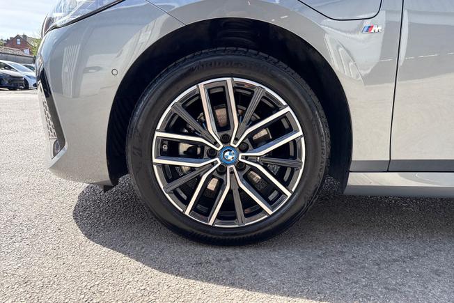 BMW 2 Series Photo 26