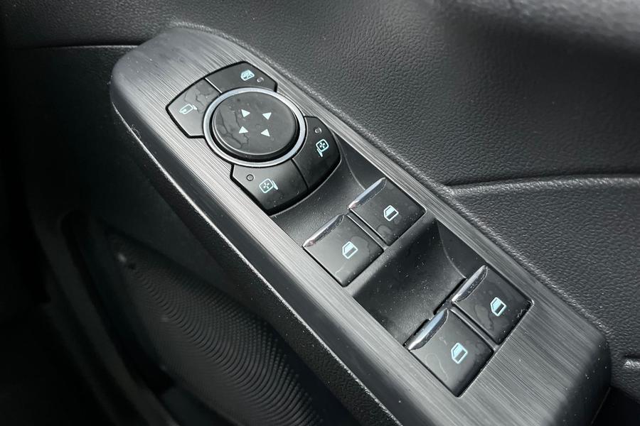 Ford KUGA Photo autoimg-876808572806468d6231ede2571e470c01e6f6b1.jpg