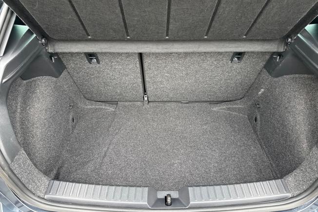 SEAT Ibiza Photo 12
