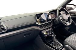 VOLKSWAGEN T-Cross Photo 2