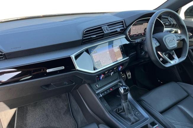 AUDI Q3 Photo 2