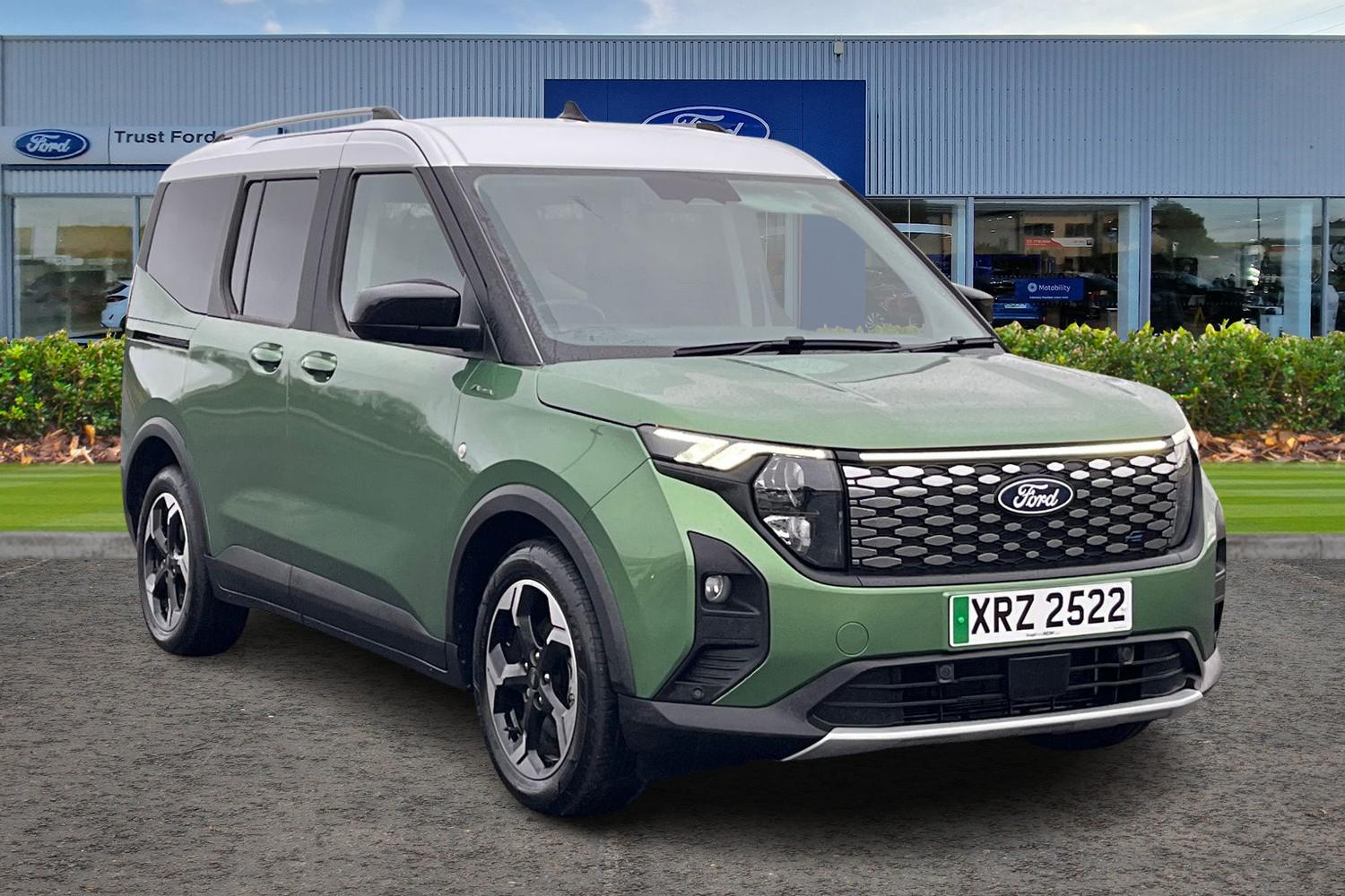 Ford E-Tourneo Courier Photo 0