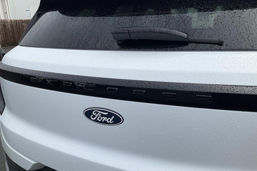 Ford Explorer Photo autoimg-876ee0c522bf7e4b57c3a2872dc754bfdecf840a.jpg