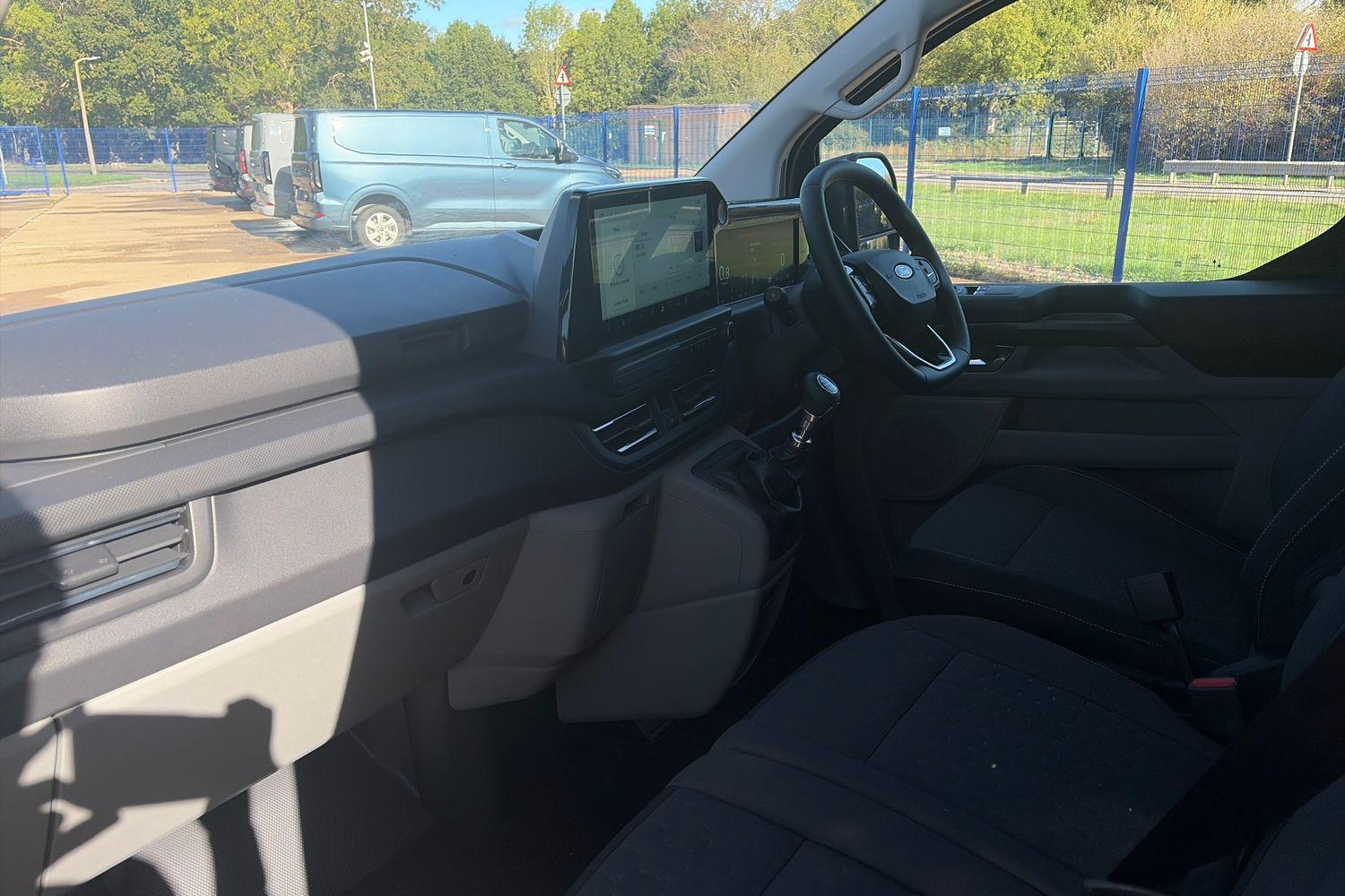 Ford TRANSIT CUSTOM Photo 2
