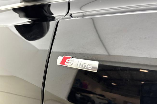 AUDI Q8 Photo 21