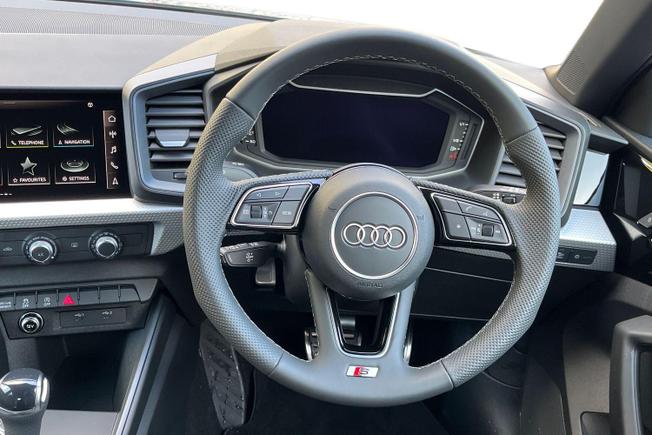 AUDI A1 Photo 11