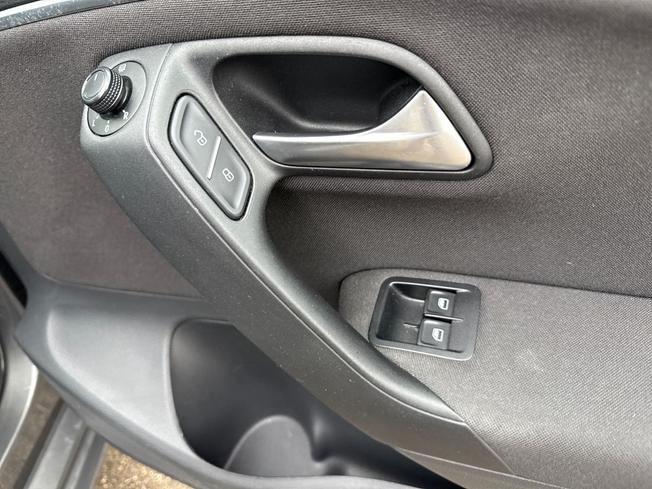 VOLKSWAGEN Polo Photo 29