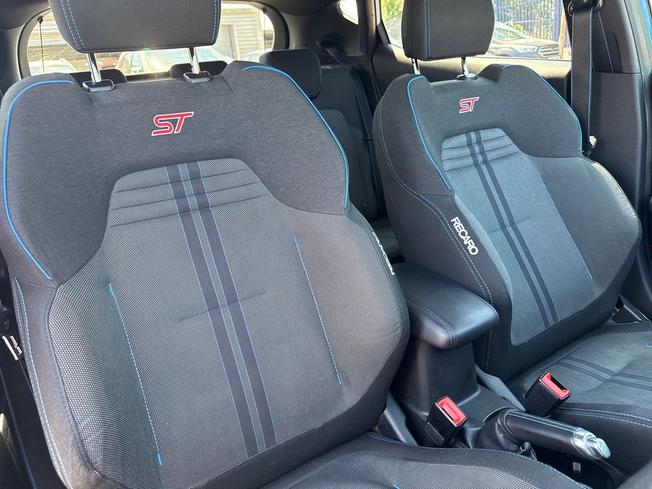 FORD Fiesta Photo 25