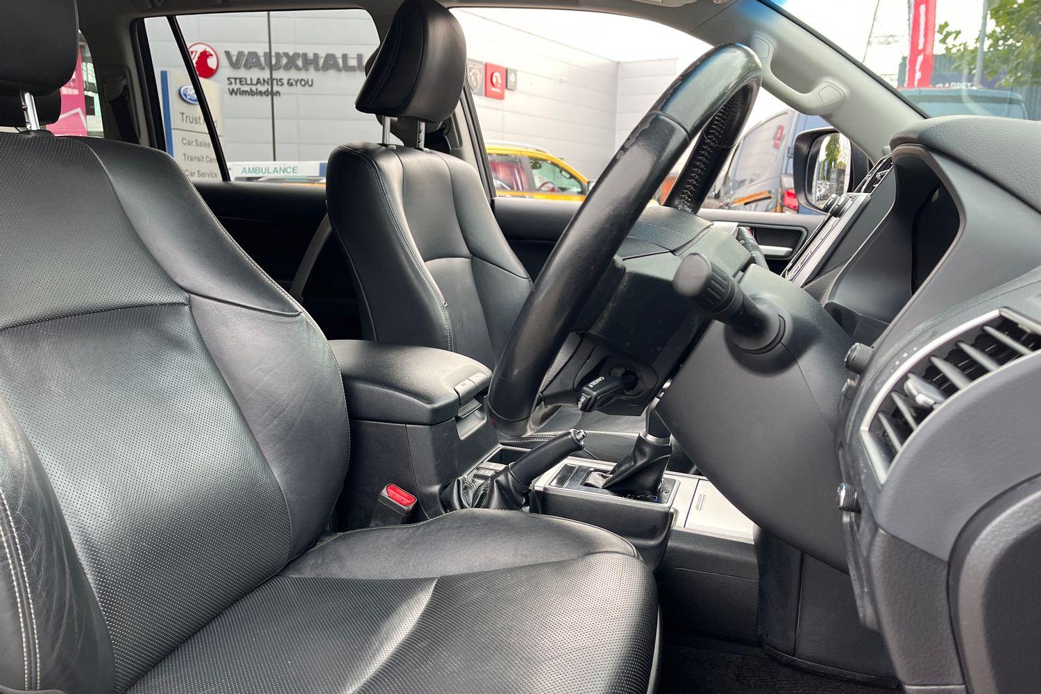 Toyota Land Cruiser Photo 16