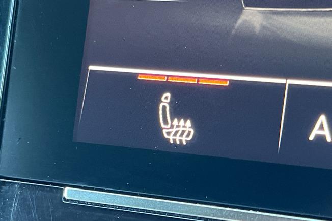 AUDI Q8 E-Tron Photo 26