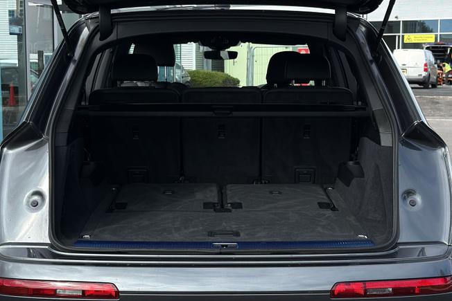 AUDI Q7 Photo 12