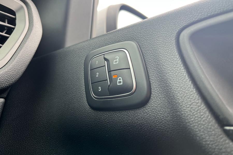 Ford Kuga Photo autoimg-8790da1b369b8a412d71b8461f5d5332bd633ed7.jpg