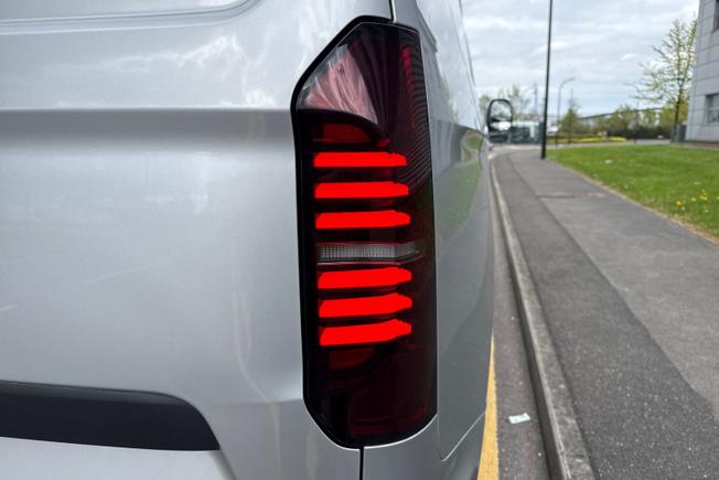 VOLKSWAGEN Transporter Photo 18
