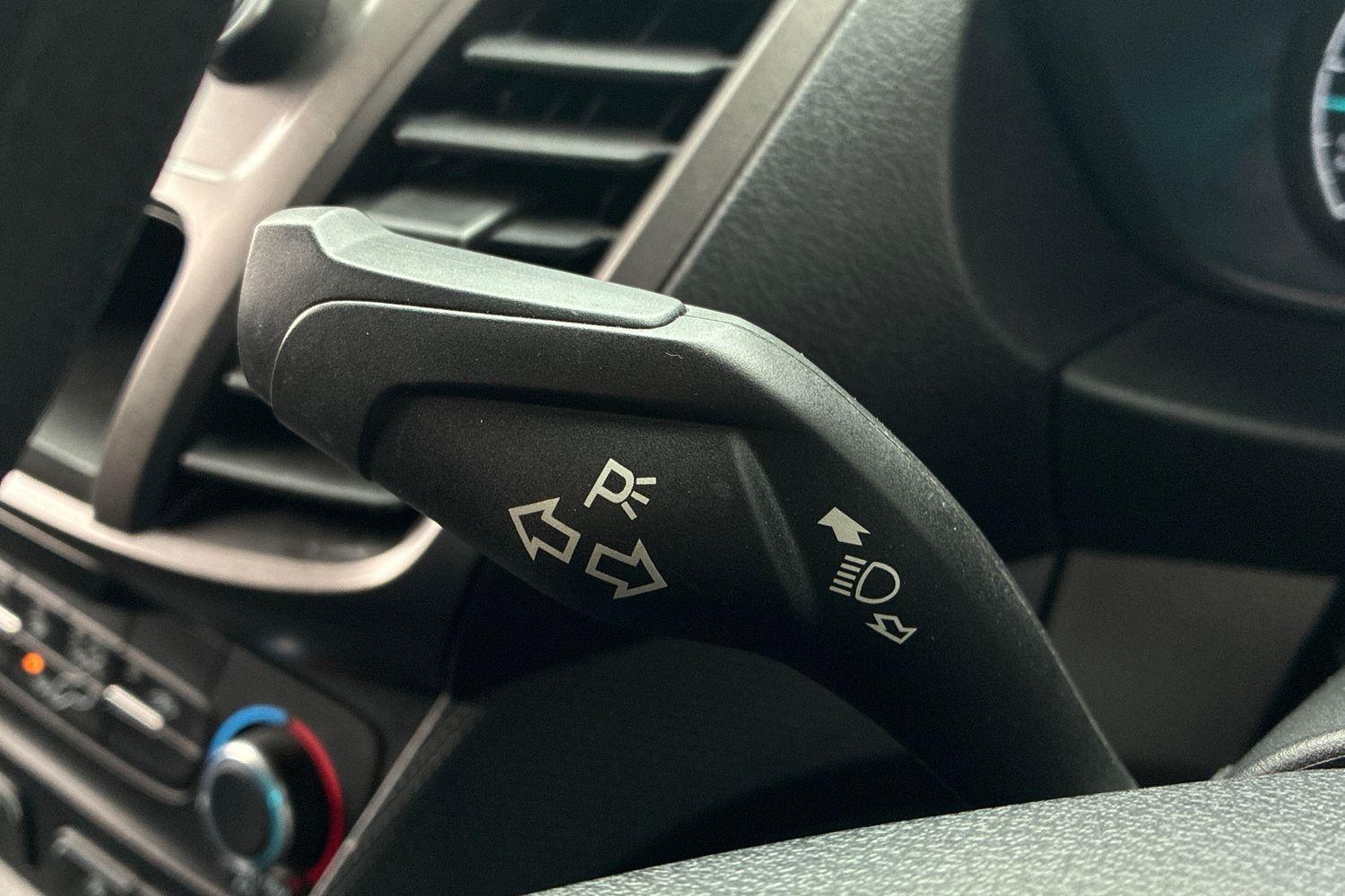 Ford TRANSIT CONNECT Photo 16