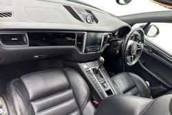 PORSCHE Macan Photo 2
