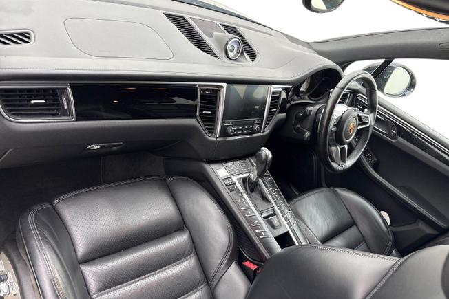 PORSCHE Macan Photo 2