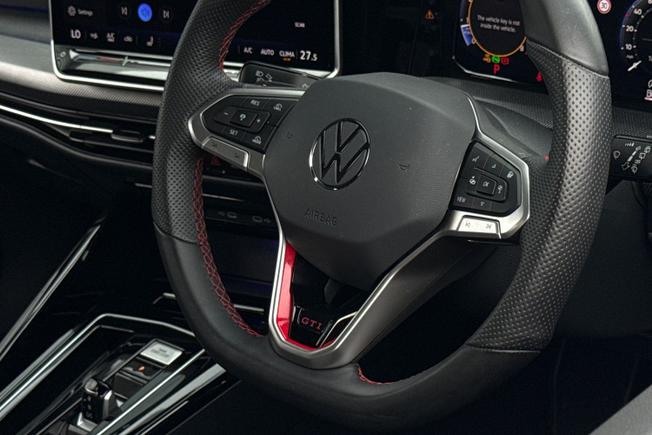 VOLKSWAGEN Golf Photo 39