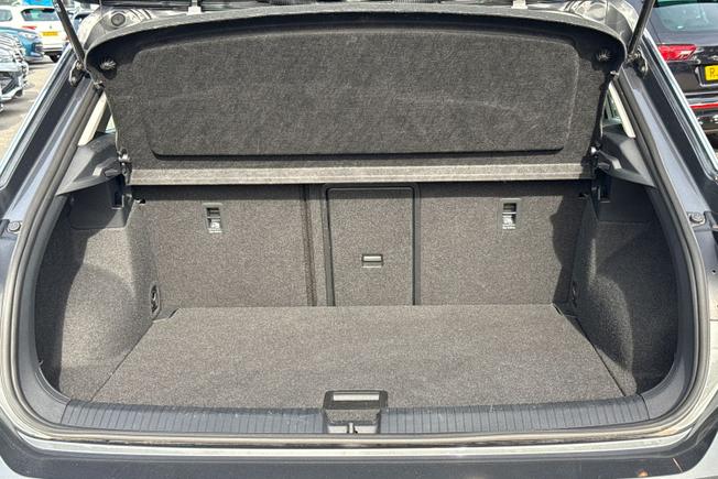 VOLKSWAGEN T-Roc Photo 12