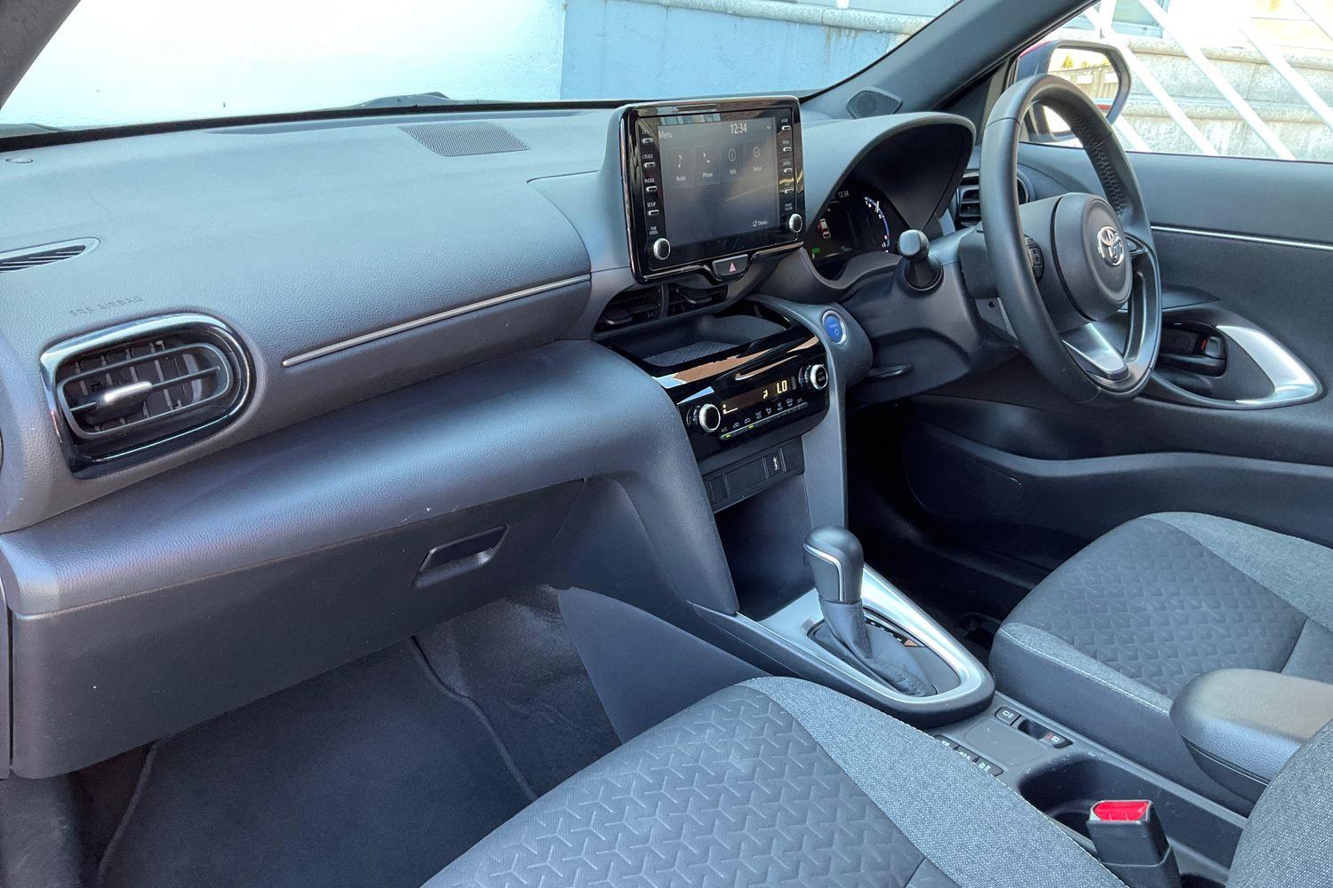 Toyota YARIS CROSS Photo 17