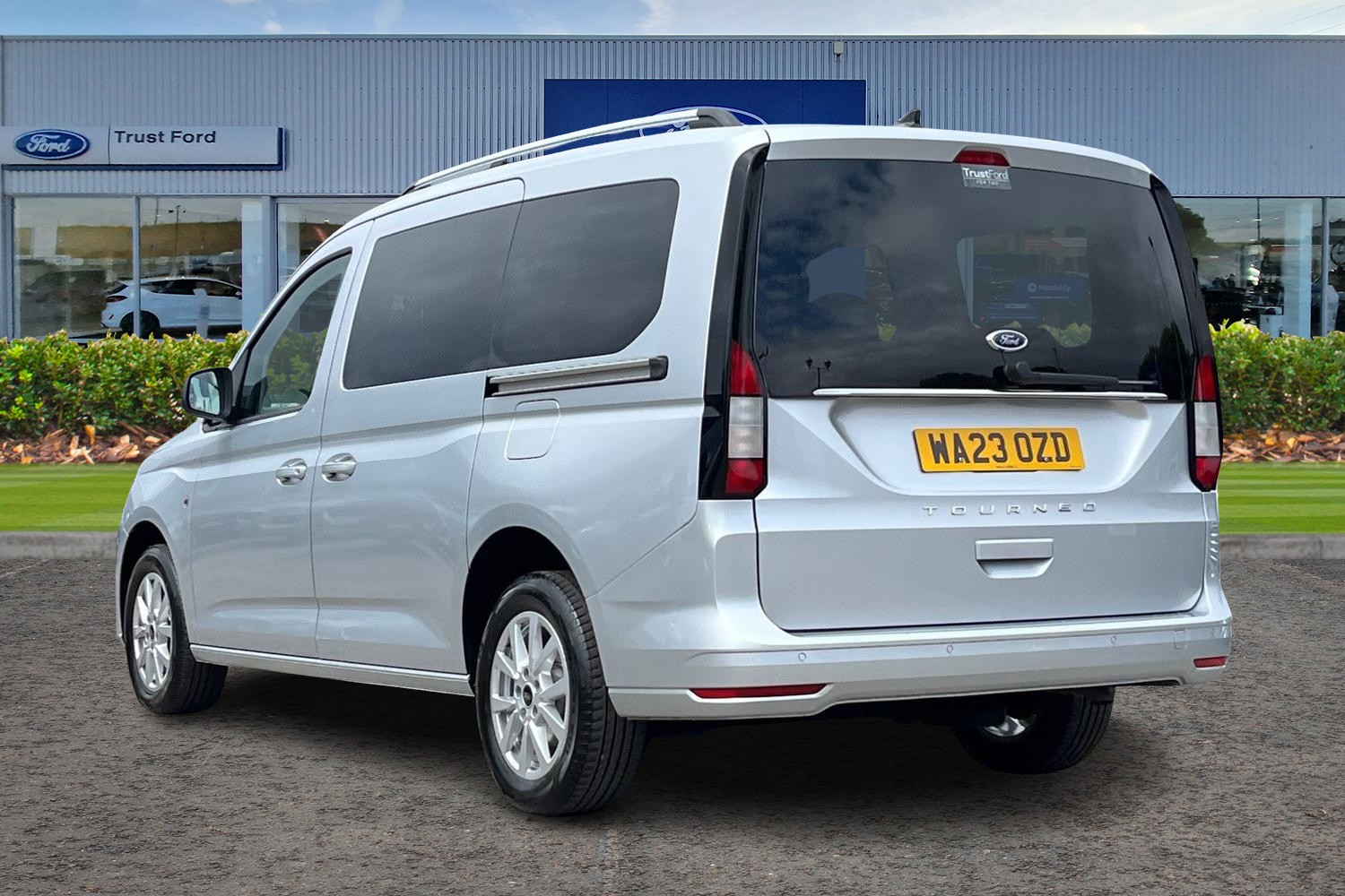 Ford TOURNEO CONNECT Photo 1