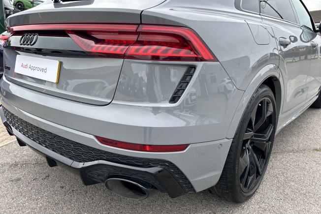 AUDI Rsq8 Photo 32