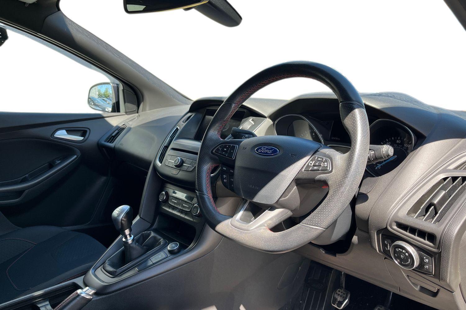 Ford FOCUS Photo 8