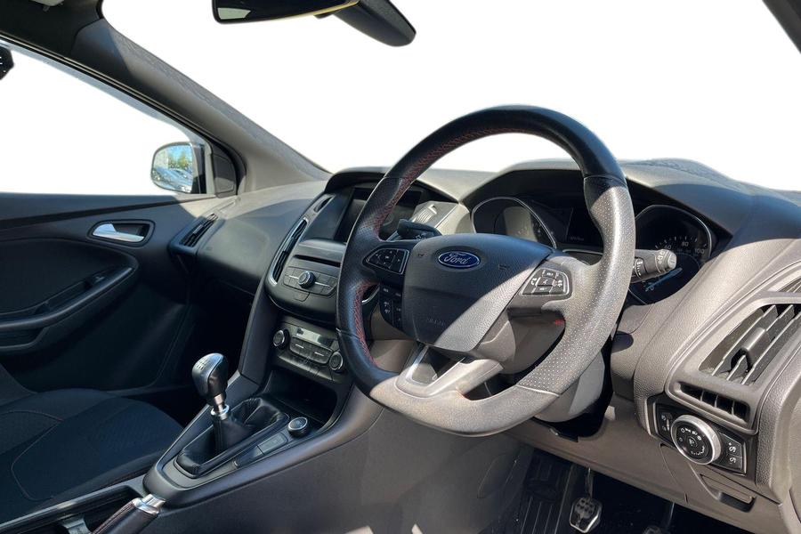 Ford FOCUS Photo autoimg-87b769db0e6494b456470fceea2230e8d43a6ea8.jpg