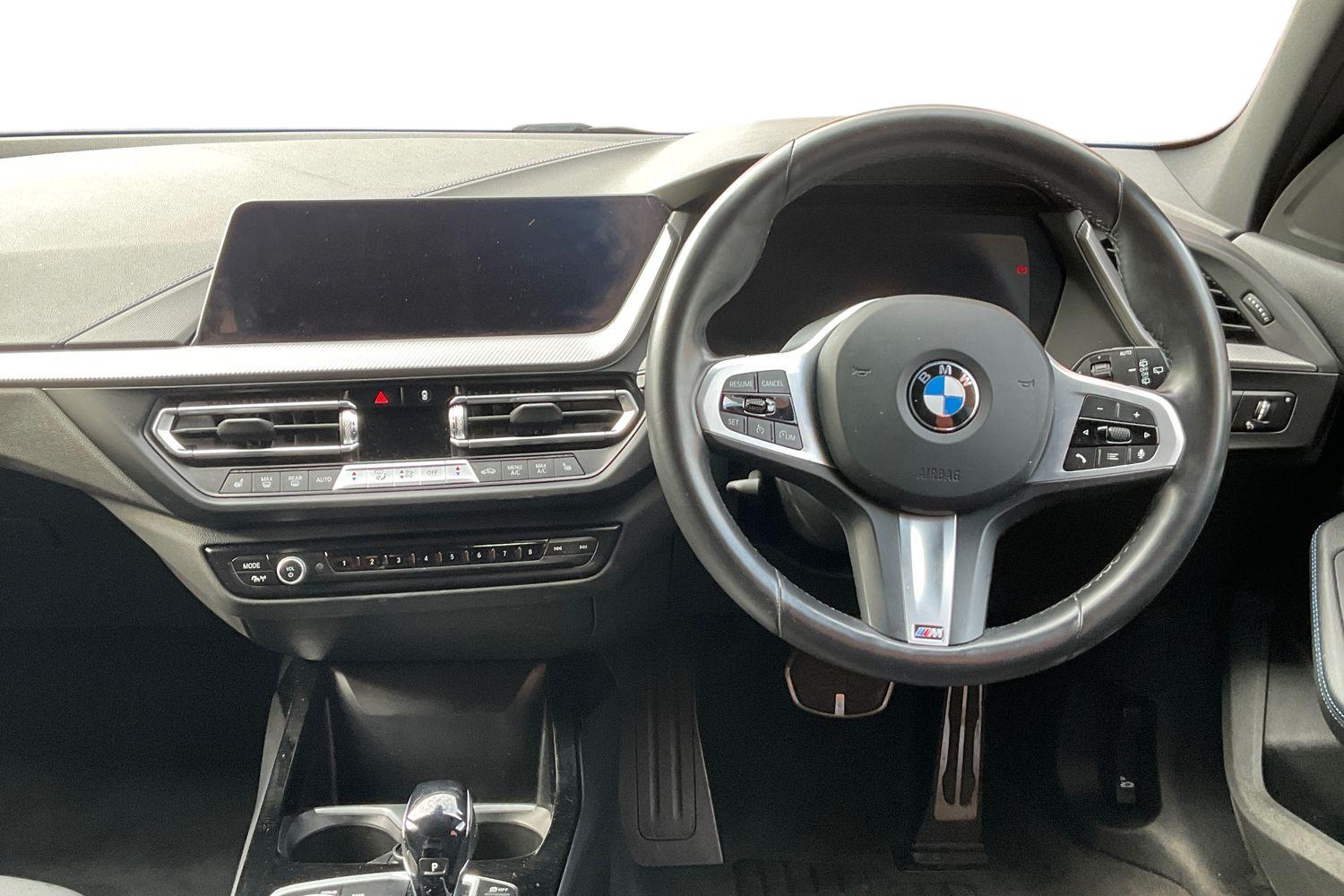 BMW 1 SERIES Photo 10