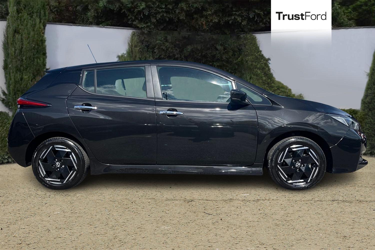 Nissan Leaf Photo 2