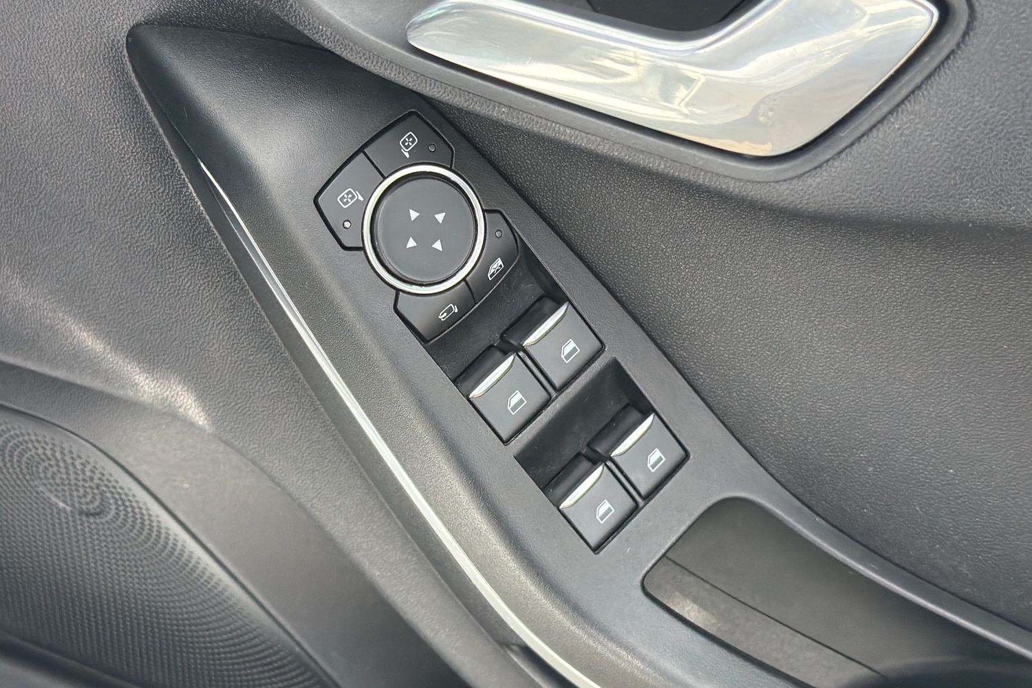 Ford FIESTA Photo 15