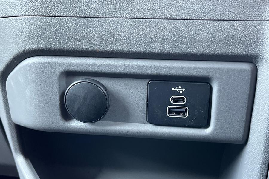 Ford TOURNEO CUSTOM Photo autoimg-87c09685b1f6f0a17e129b0c62786b44d6b8647b.jpg