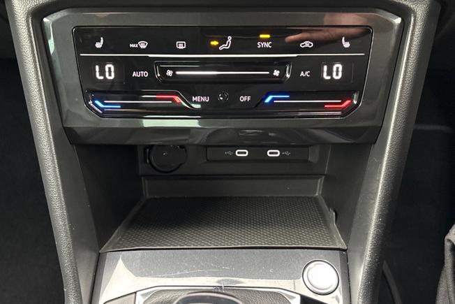 VOLKSWAGEN Tiguan Photo 23