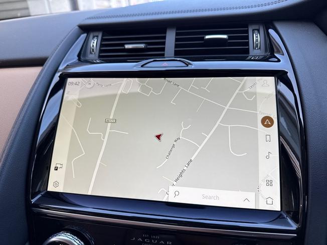 JAGUAR E-Pace Photo 14