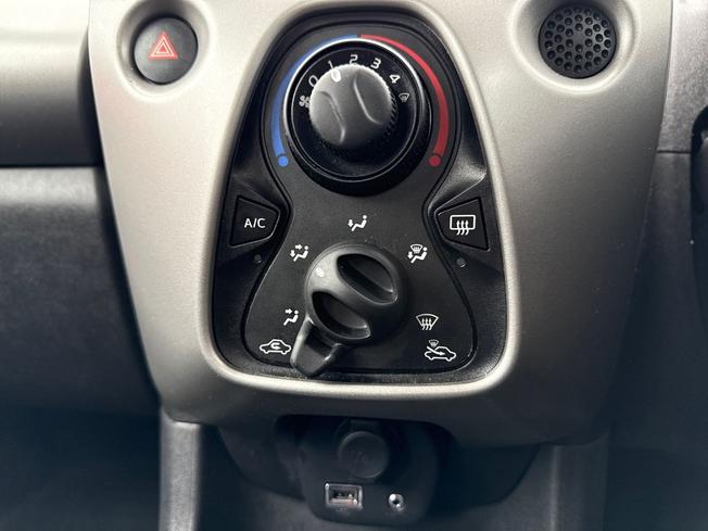 PEUGEOT 108 Photo 31