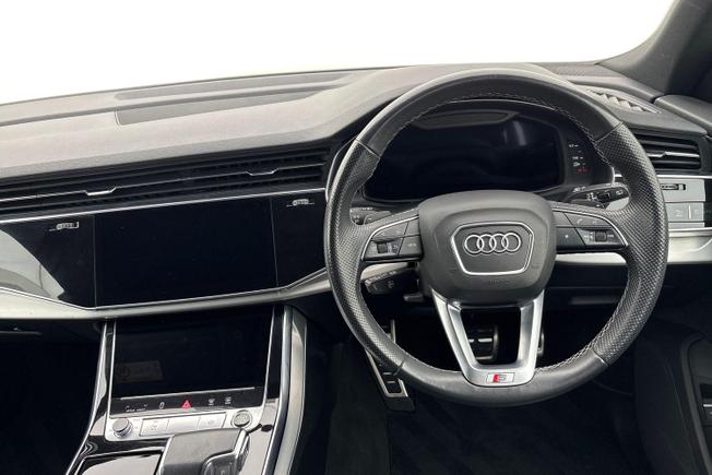AUDI Q8 Photo 11