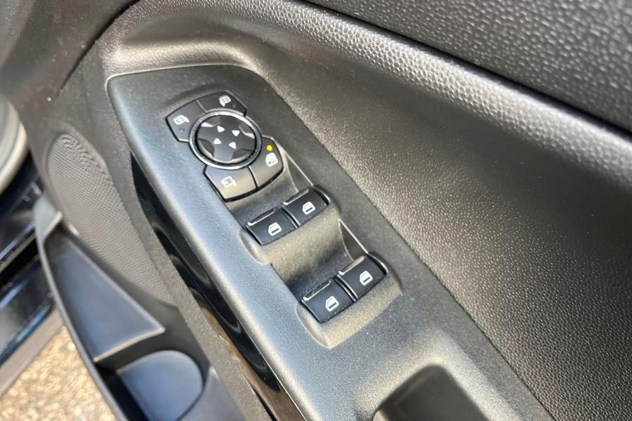 Ford ECOSPORT Photo autoimg-87ccb4452ac56422d306aadd2bd542e9e72b0526.jpg